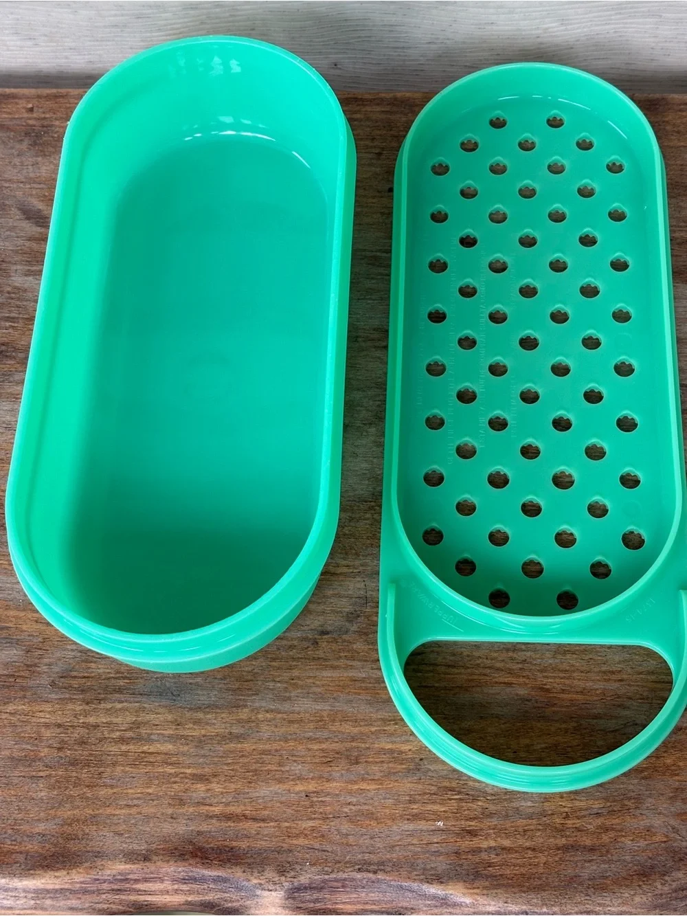 VTG Tupperware Handy Grater, specifically the jadeite green color variant